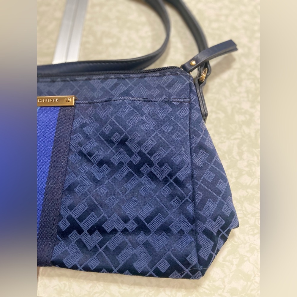 Tommy Hilfiger Purse - Picture 12 of 13